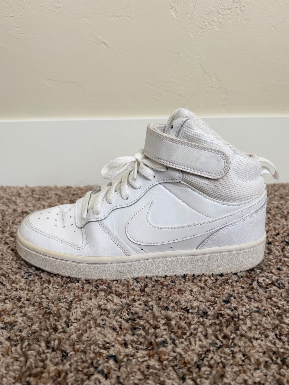 Nike Court Mid 2 Big Kids Shoes in White w/ Strap, size 6Y